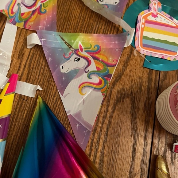 98 pc Unicorn Party Supplies Set - Pink and Gold - Picture 9 of 10